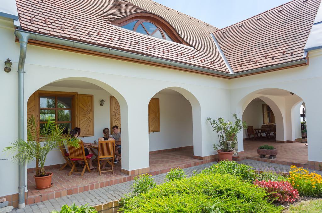 Figula Vendeghaz Hotel Balatonfüred Екстериор снимка