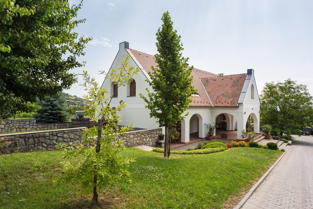 Figula Vendeghaz Hotel Balatonfüred Екстериор снимка